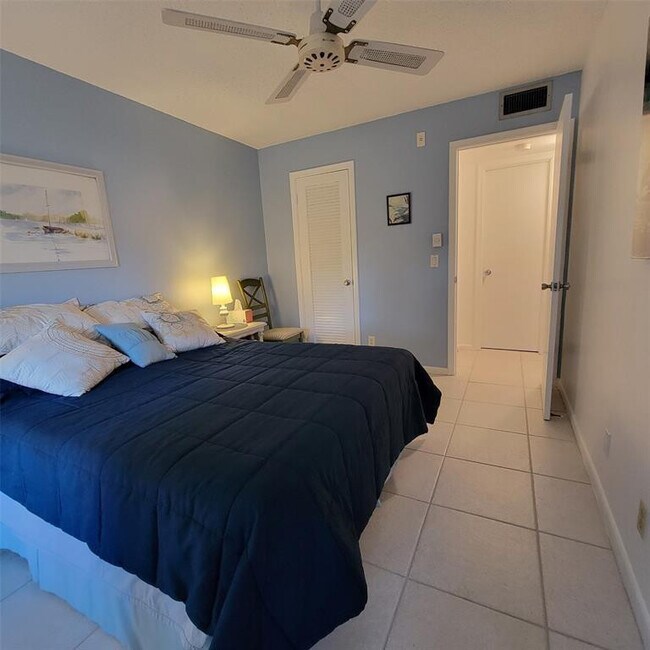 Building Photo - 351 Markham P