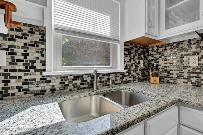 Building Photo - 7405 Ridan Way