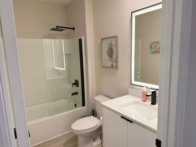 Building Photo - 33412 Country House Dr