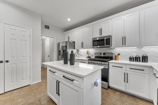 Building Photo - 4318 Raintree Ct