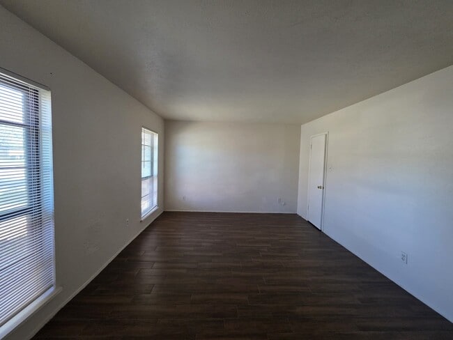 Building Photo - 22735 Millgate Dr