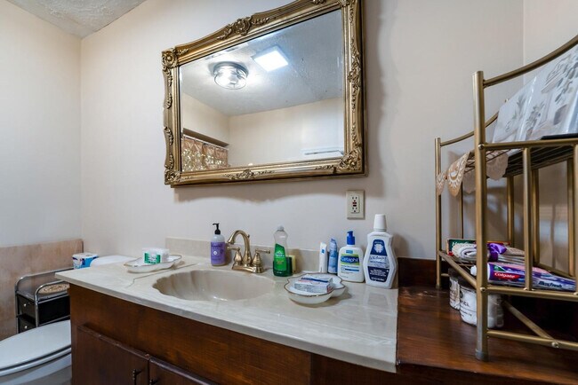 Building Photo - 1022 Wise St