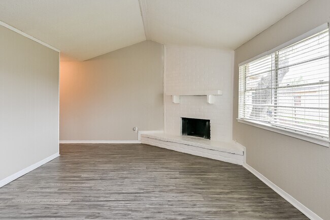 Building Photo - 4927 Kilkenny Dr