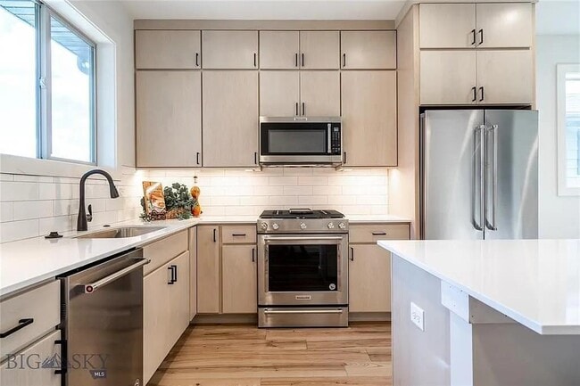 Building Photo - 2046 Dennison Ln