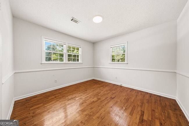 Building Photo - 3940 Hubert Dr