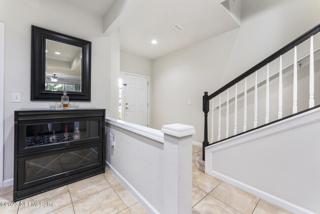 Building Photo - 6867 Roundleaf Dr