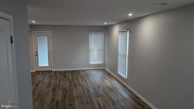 Building Photo - 3801 Ernst Dr