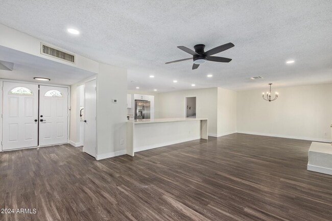 Building Photo - 4414 S Newberry Rd