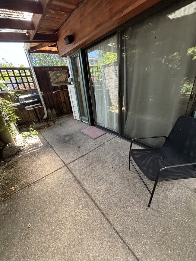 Building Photo - 1306 Reddy Ave