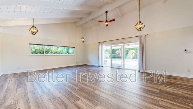 Building Photo - 475 Country Club Dr