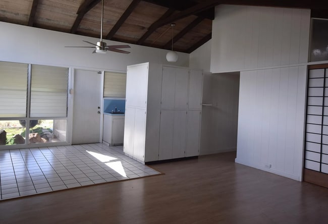 Building Photo - Three bedroom, Two Bath Single Family Home in the Kuliouou-Kalani Iki Neighborhood!