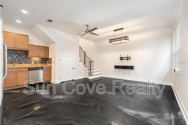 Building Photo - 113 S Packwood Ave