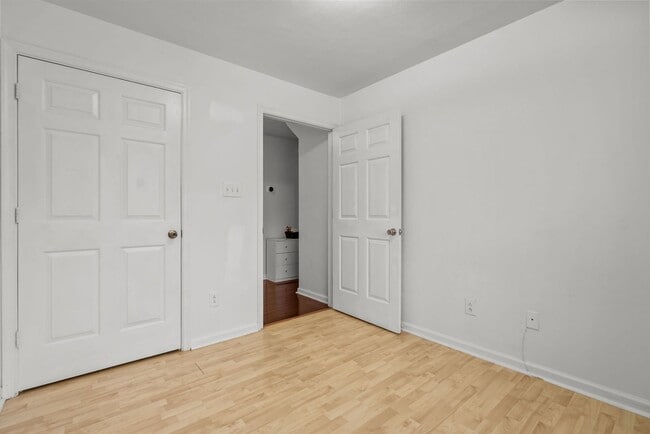 Building Photo - Rent in Virginia Beach!