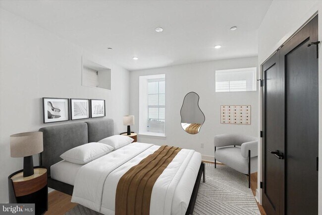 Building Photo - 2141 E Hagert St