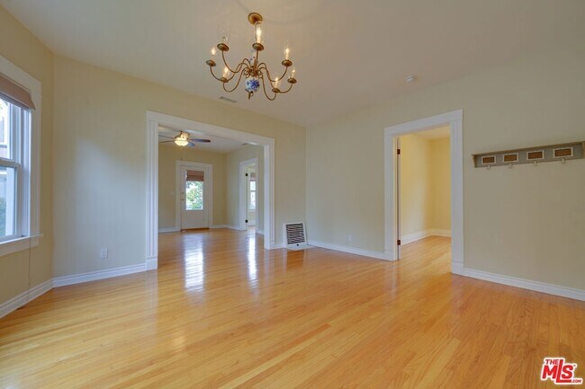 Building Photo - 1328 10th St