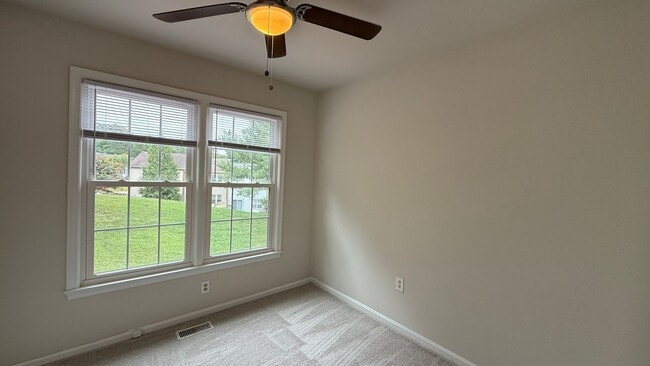 Building Photo - Lake Ridge Townhouse