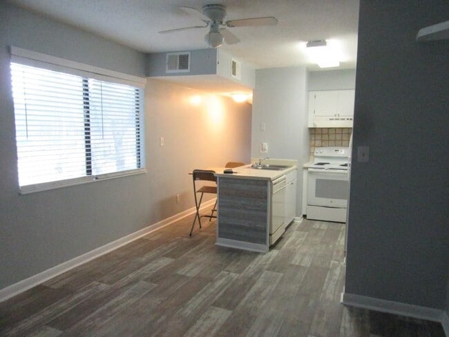 Building Photo - 10174 Beach Dr SW