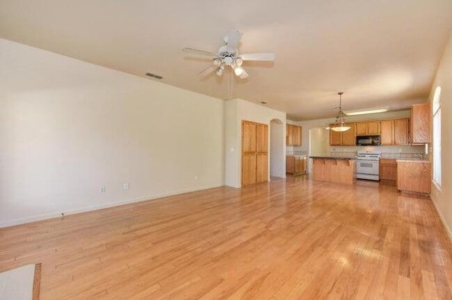 Building Photo - 4bed | 2bath | 1715SF | 2 Car Garage | Single Story | Tenant pays $190 monthly for WS&G