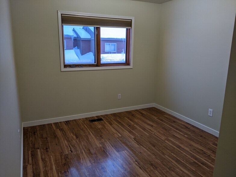 Building Photo - 10270 Jamestown Dr