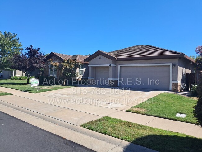 Building Photo - Action Properties R.E.S. Inc. Offering Beautiful Highland Park Single Story 3 Car, 4 Bedroom, Gar...