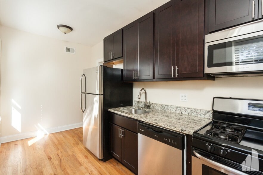 Building Photo - 4036 N Ashland Ave