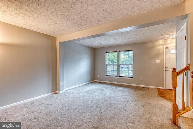 Building Photo - 27 Silver Birch Ct