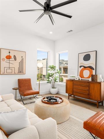 Building Photo - 2015 N Prairie Ave