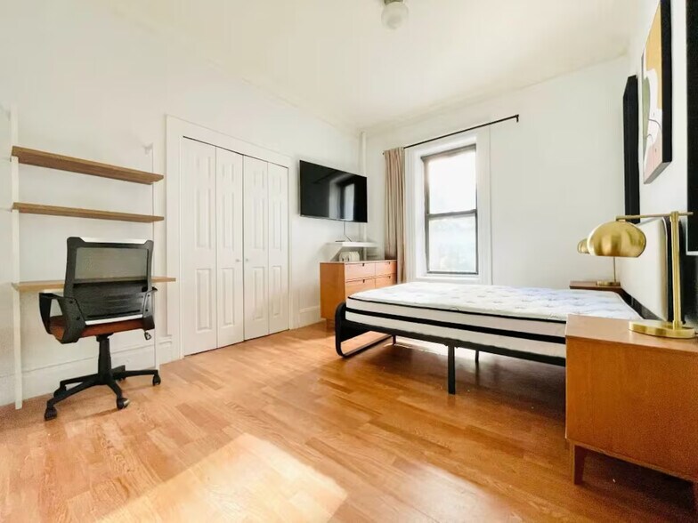 Primary Photo - Furnished room/NOT APARTMENT
