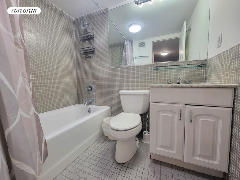 Building Photo - 344 E 51st St