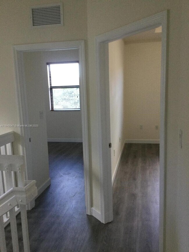 Building Photo - 17370 SW 153rd Ave