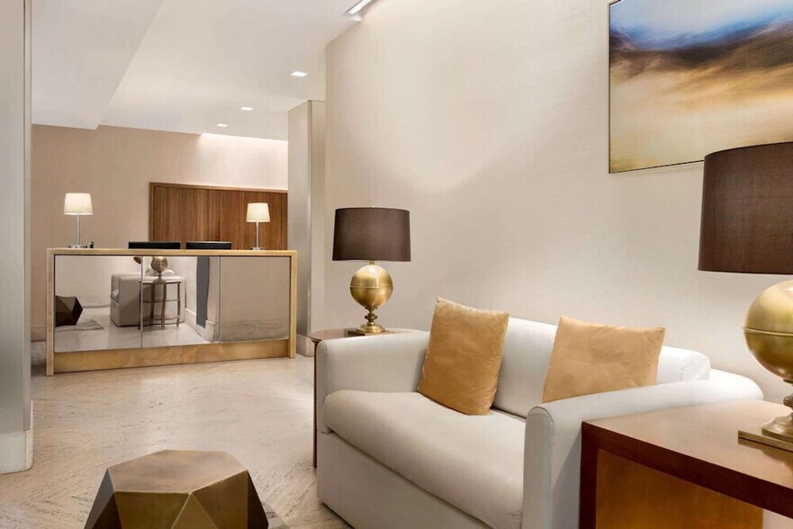 Building Photo - 337 E 50th St