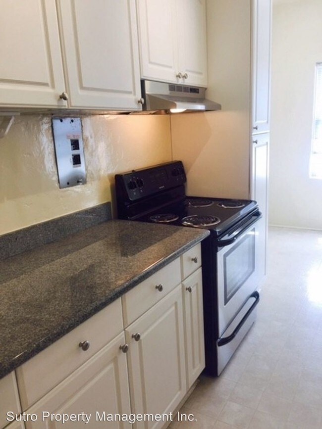 Building Photo - 611 E 20th St