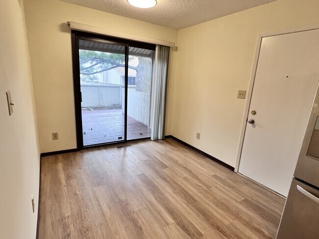 Building Photo - 2309A Melrose Dr