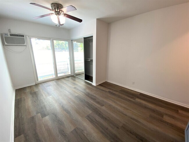 Interior Photo - 1420 Seward St.