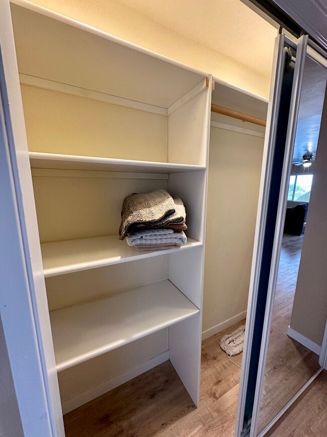 Building Photo - Quiet 1 Bedroom 1 Bathroom Furnished Apartment Home Available 06/01/2026 Rent Price Includes ALL ...