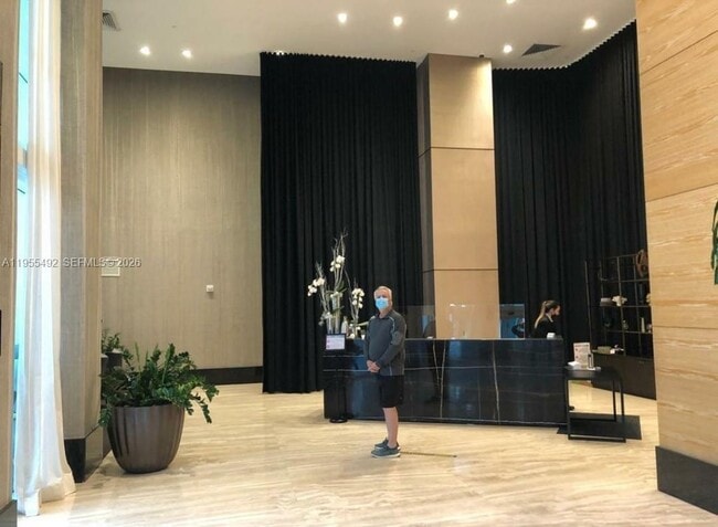 Building Photo - 950 Brickell Bay Dr