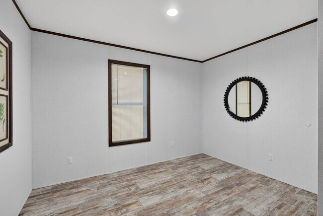Building Photo - 300 Glenwood Dr