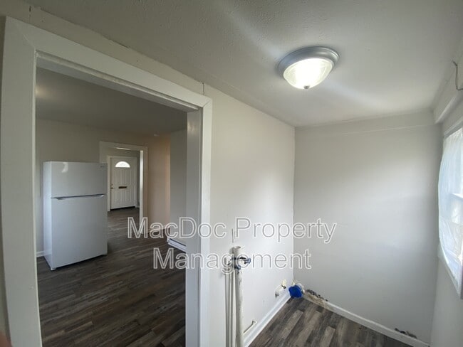 Building Photo - 1500 Airport Ave