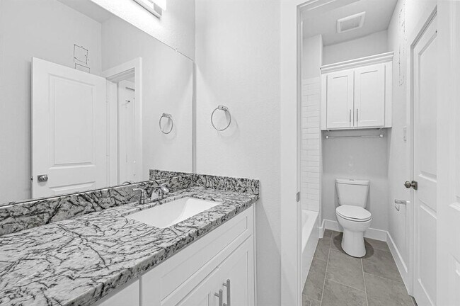 Building Photo - 4675 Bellfort Ave