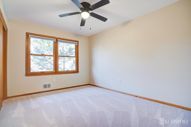 Building Photo - 11 Lenox St