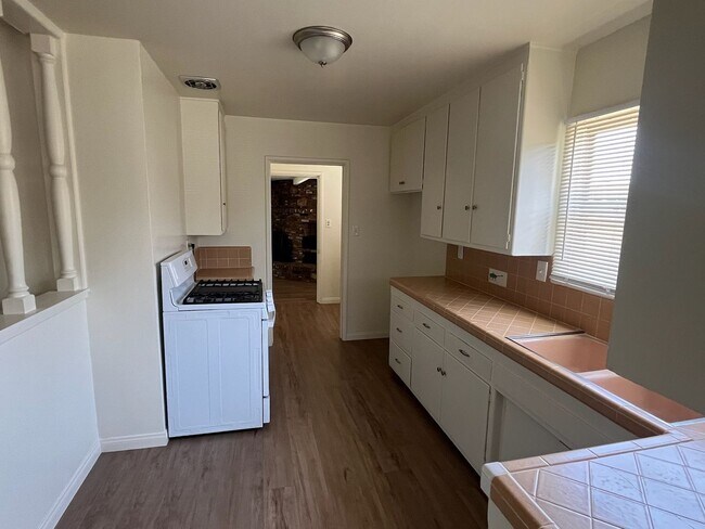 Building Photo - Three bedroom house in Lakewood ready for ...