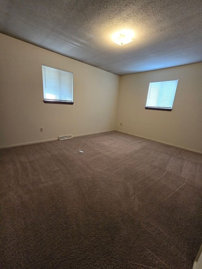 Building Photo - 2805-2807 Fairhaven Dr.