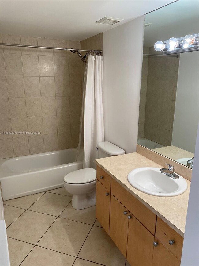 Building Photo - 2630 SW 28th St