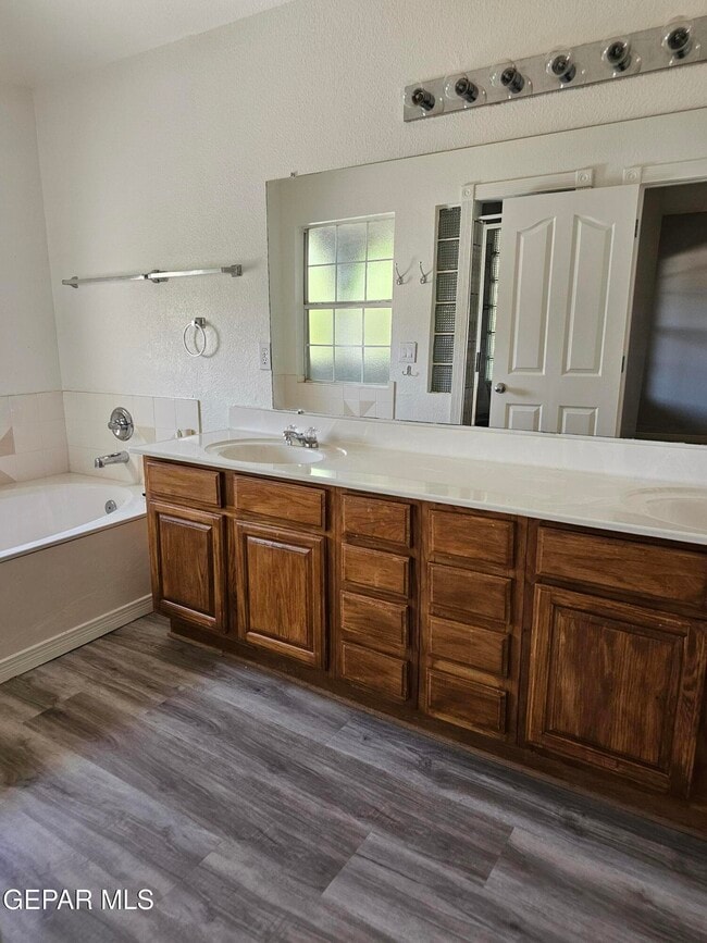 Building Photo - 12509 Sun Haven Dr