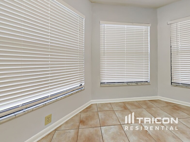 Building Photo - 2612 Bridle Dr