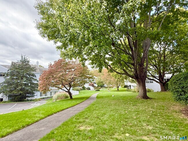 Building Photo - 129 Rowayton Woods Dr