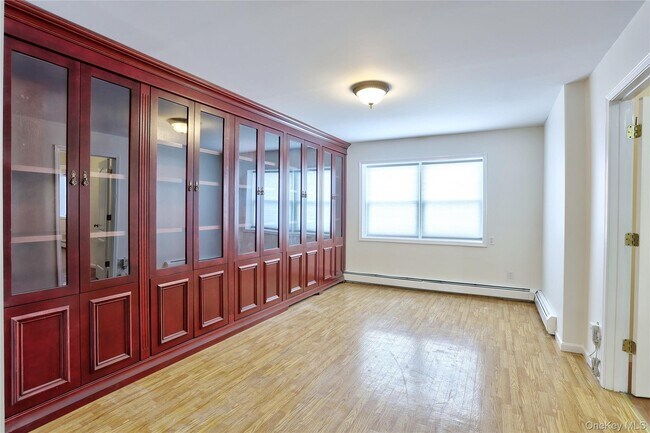 Building Photo - 160 Saddle River Rd