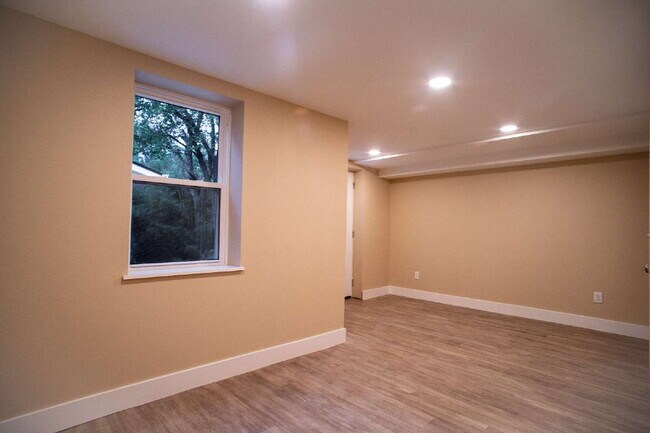 Building Photo - 453 S Mashburn Ave