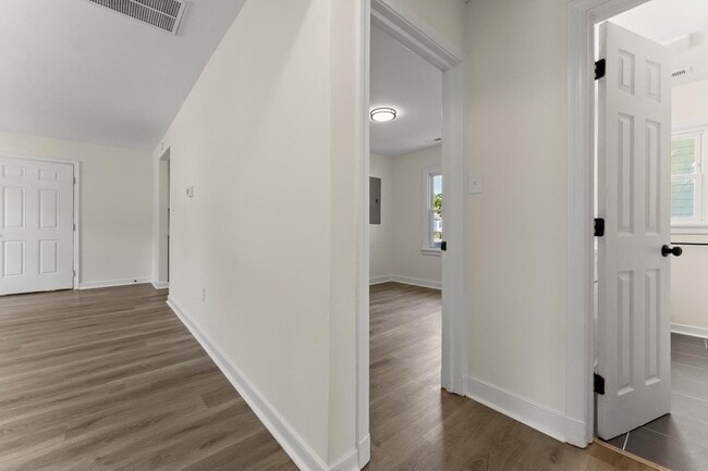 Building Photo - 2918 Lynhaven Ave