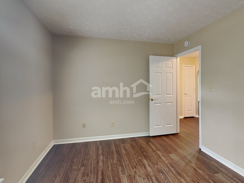 Building Photo - 10684 Summerwood Ln